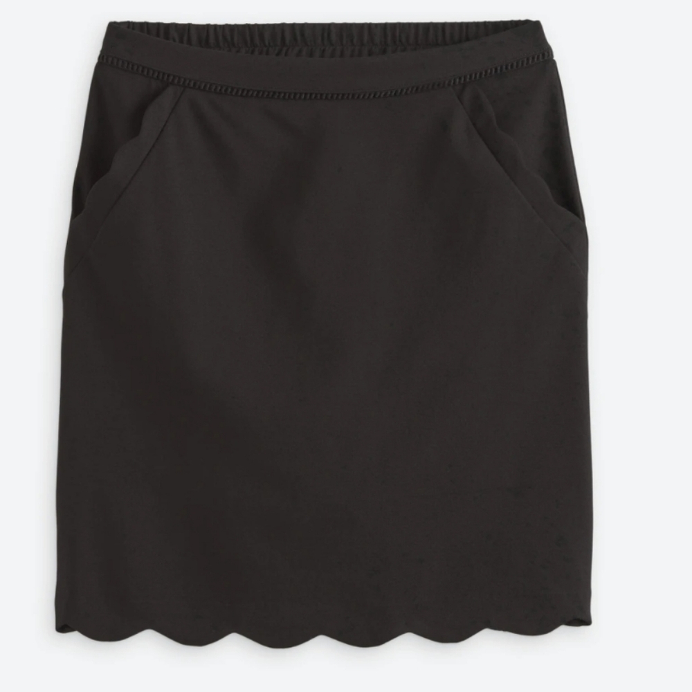 Elegant Black Scalloped Hem Skirt